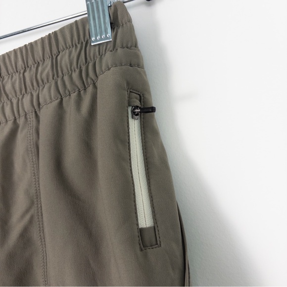 Vuori Clemintine Active Shorts in Light Oregano - Picture 6 of 8